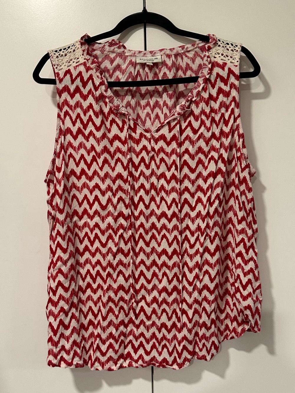 Studio B Women’s Red Chevron Sleeveless Top 2x